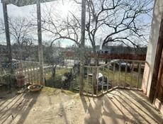 Продаётся дом возле аэропорта  дом 3 этажный отлично подойдет для  бизнеса для сдачи 