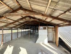 Продаётся дом возле аэропорта  дом 3 этажный отлично подойдет для  бизнеса для сдачи 