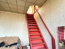 Продаётся дом возле аэропорта  дом 3 этажный отлично подойдет для  бизнеса для сдачи 