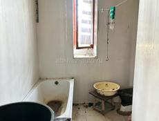 Продаётся дом возле аэропорта  дом 3 этажный отлично подойдет для  бизнеса для сдачи 