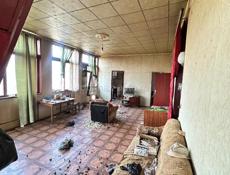 Продаётся дом возле аэропорта  дом 3 этажный отлично подойдет для  бизнеса для сдачи 