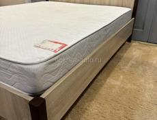 Кровать с матрасом / двуспальная кровать и матрас