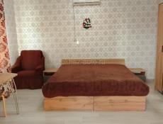 . Сдам студию  на двоих на  в десяти минутах от берега .   90