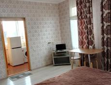 . Сдам студию  на двоих на  в десяти минутах от берега .   90