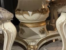 Продается стол и 4 стула 