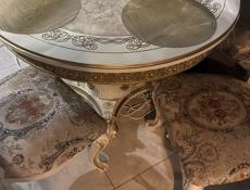 Продается стол и 4 стула 