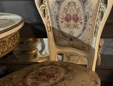 Стол и стулья