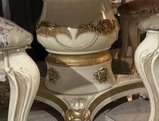 Стол и стулья