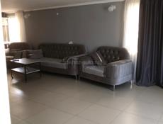 Продается двухэтажный дом в городе Очамчыра. Первый этаж: прихожая,зал,кухня,спальня и ванная комната. Второй этаж: прихожая, зал и три спальни. Рядом рынка