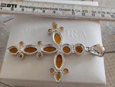 Серебряный крест с янтарем. Крупный