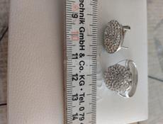 Кольцо и серьги из серебра с кристаллами Сваровски