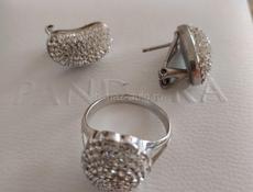 Кольцо и серьги из серебра с кристаллами Сваровски