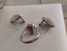 Кольцо и серьги из серебра с кристаллами Сваровски