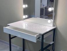 Туалетный столик/зеркало/косметический стол 