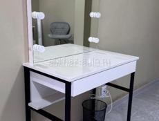 Туалетный столик/зеркало/косметический стол 