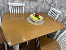 Стол со стульями 