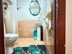 Продается квартира центр район рынка . 2 этаж 