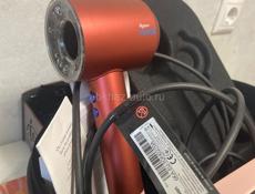 Продаю оригинальный фен Dyson Supersonik nural hd 16 с кейсом