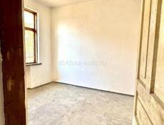 БЕЛЬЭТАЖНЫЙ ДОМ  В СУХУМЕ