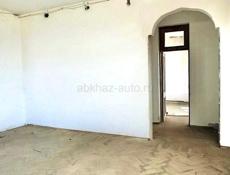 БЕЛЬЭТАЖНЫЙ ДОМ  В СУХУМЕ