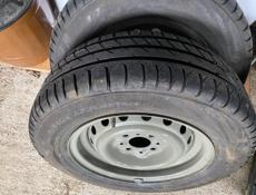 Покрышки почти новые Р 13 отдам обе за 5 т 