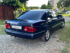 Mercedes-Benz 200-Series