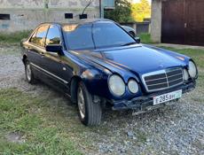 Mercedes-Benz 200-Series