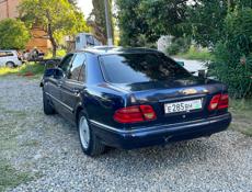 Mercedes-Benz 200-Series