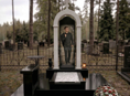 Памятники и гробы