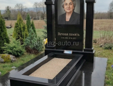 Памятники и гробы