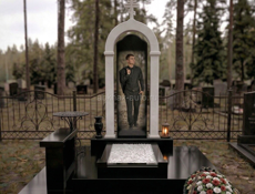 Памятники и гробы