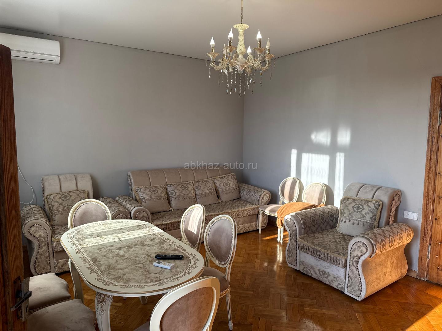 Район Турбазы. 2 этаж под ключ. 4 большие комнаты. До мая 5 т./сутки 