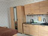 . Сдам студию  на двоих  в апреле и мае за 20 т в десяти минутах от берега.  90