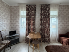 . Сдам студию  на двоих в десяти минутах от берега  в 15 минутах от центрального рынка.  90