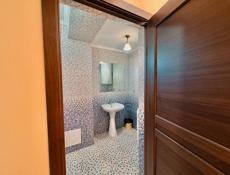 Сдаются двухкомнатная квартира в частном доме 