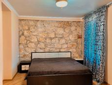 Сдаются двухкомнатная квартира в частном доме 