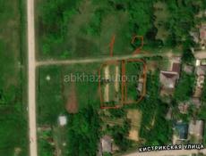 Продаю 2 земельных участка по 6 соток в г.Гудаута вблизи с новым районом .