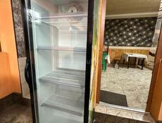 Витринный Вертикальный - стоячий  холодильник 