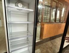 Витринный Вертикальный - стоячий  холодильник 