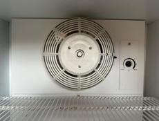 Витринный Вертикальный - стоячий  холодильник 