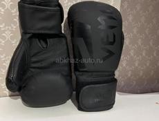 Боксерские перчатки Venom 4oz