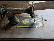 Продается антикварная швейная машинка Singer