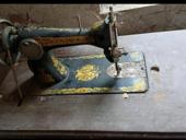 Продается антикварная швейная машинка Singer
