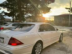 Mercedes-Benz 100-Series