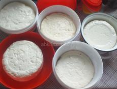 Домашний первый сыр ,на ацыре.