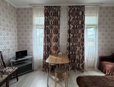 . Сдам студию  на двоих в десяти минутах от берега  в 15 минутах от центрального рынка.    90