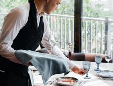 Ищу работу официантом. Парень 25 лет.