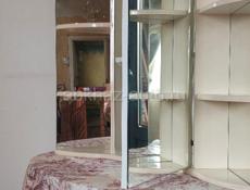 Раковина с тумбой и шкаф-зеркало