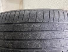 Резина одна 245 40 19 клеяная не пропускает 