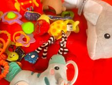 Игрушки для малышей, целый пакет 